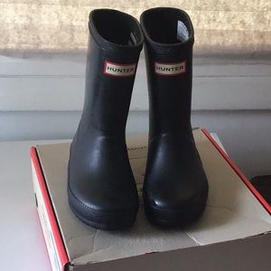 Black hunter boots